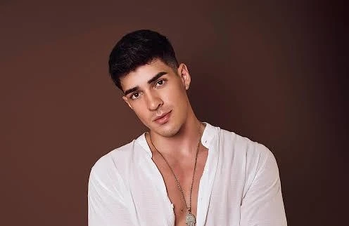 Piero Arenas, acusado de conducta sexual inapropiada y distribución ilegal de videos.