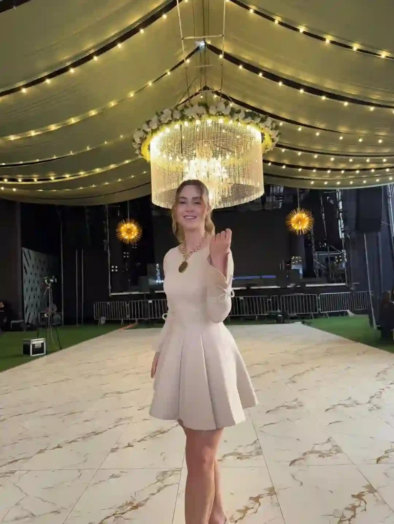  Ducelia Echevarría, modelo y ex chica reality peruana nacida en Pozuzo, Oxapampa