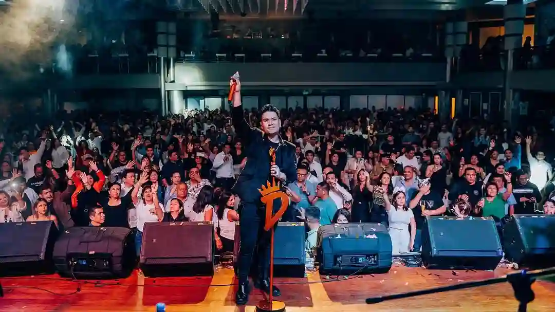 Deyvis Orosco, cantante peruano de cumbia y líder de Grupo Néctar
