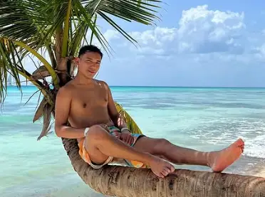 Rubén Tuesta caracterizado como su famoso personaje Cachetes