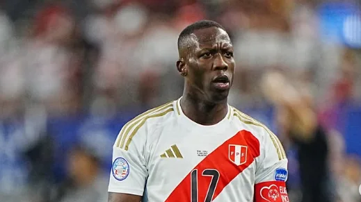 Luis Advíncula, futbolista peruano, lateral derecho de Alianza Lima en 2026