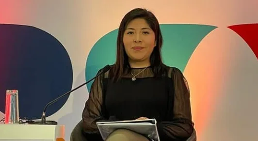 Foto de Betssy Chávez, advogada e política peruana, ex-presidente do Conselho de Ministros asilada no México